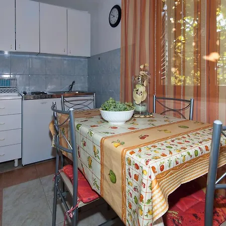 Apartment Dinono *